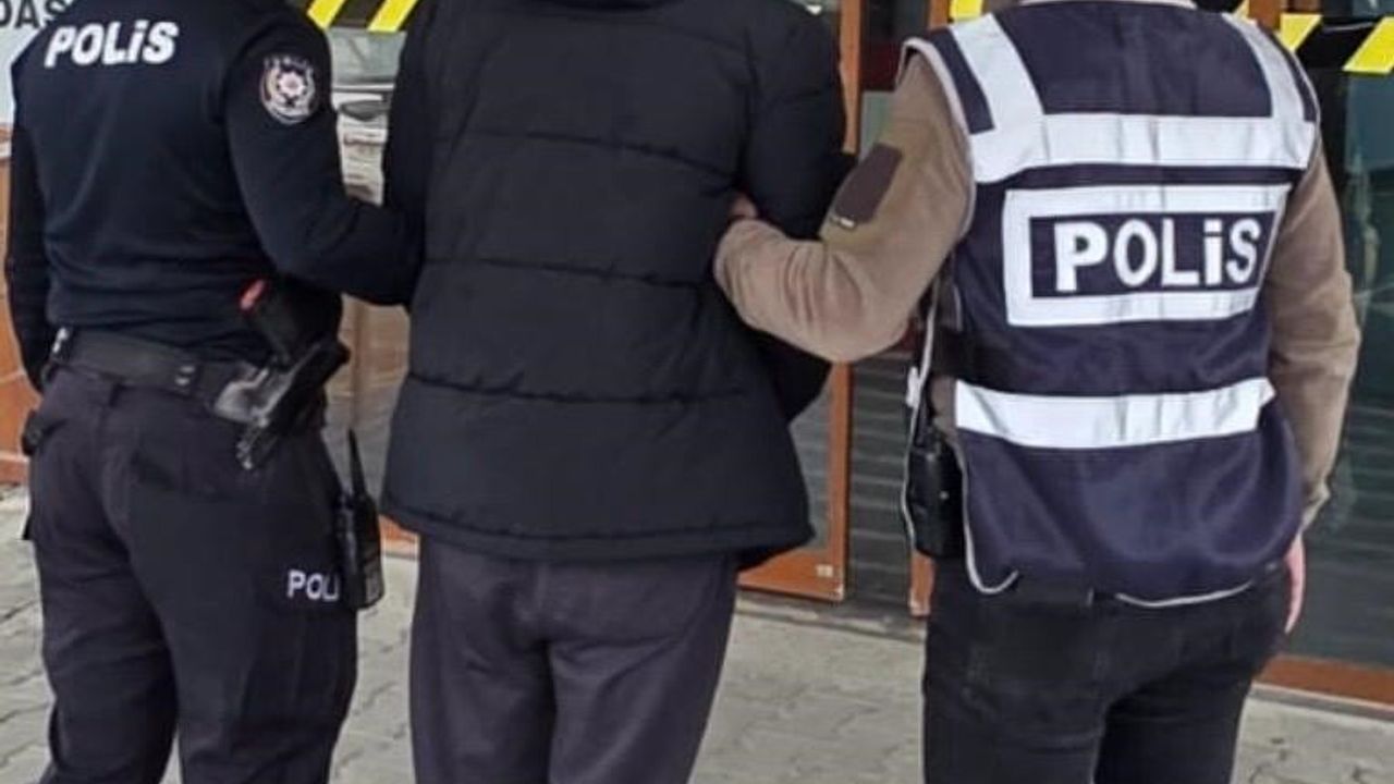 Çanakkale'de 15 yıl hapis cezası ve 6 ayrı suçtan aranan Cezayir uyruklu şüpheli tutuklandı