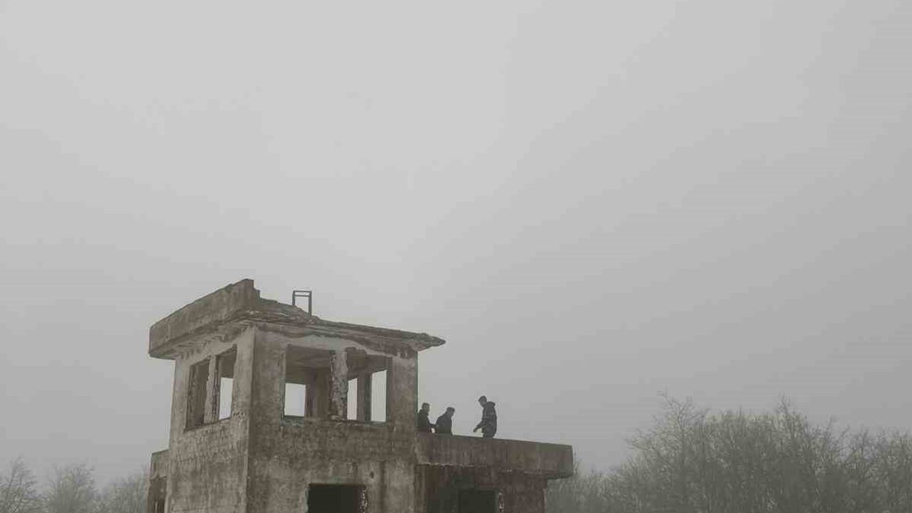 Çanakkale'de Çan ve Bayramiç'te mevsimin ilk karı yüksek kesimleri beyaza bürüdü