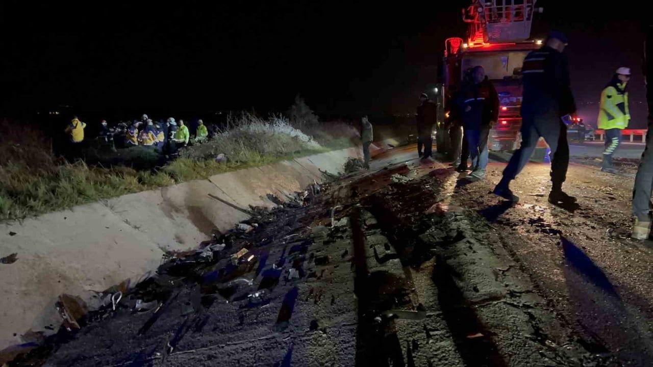 Çanakkale'de polis kovalamacası sonrası kaza: 5 ölü, 1 yaralı