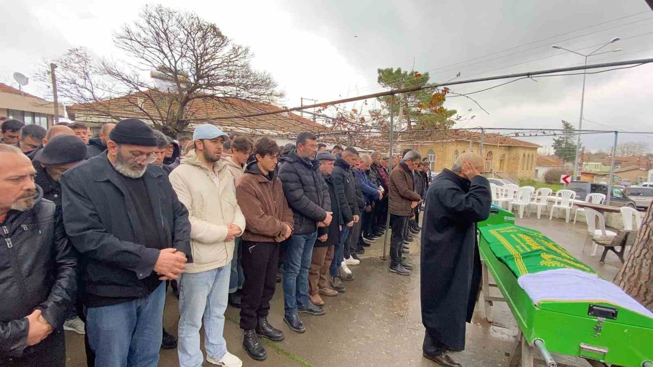 Çanakkale'de polis kovalamacası sonrası ters yöne giren araçla çarpışma: 2 kişi hayatını kaybetti