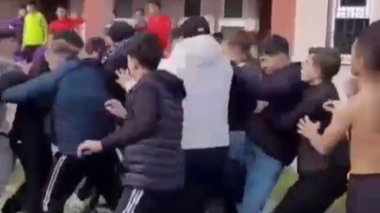 Canik'te okul maçında öğrencilerden öğretmene şiddet: Sendikalardan ortak tepki