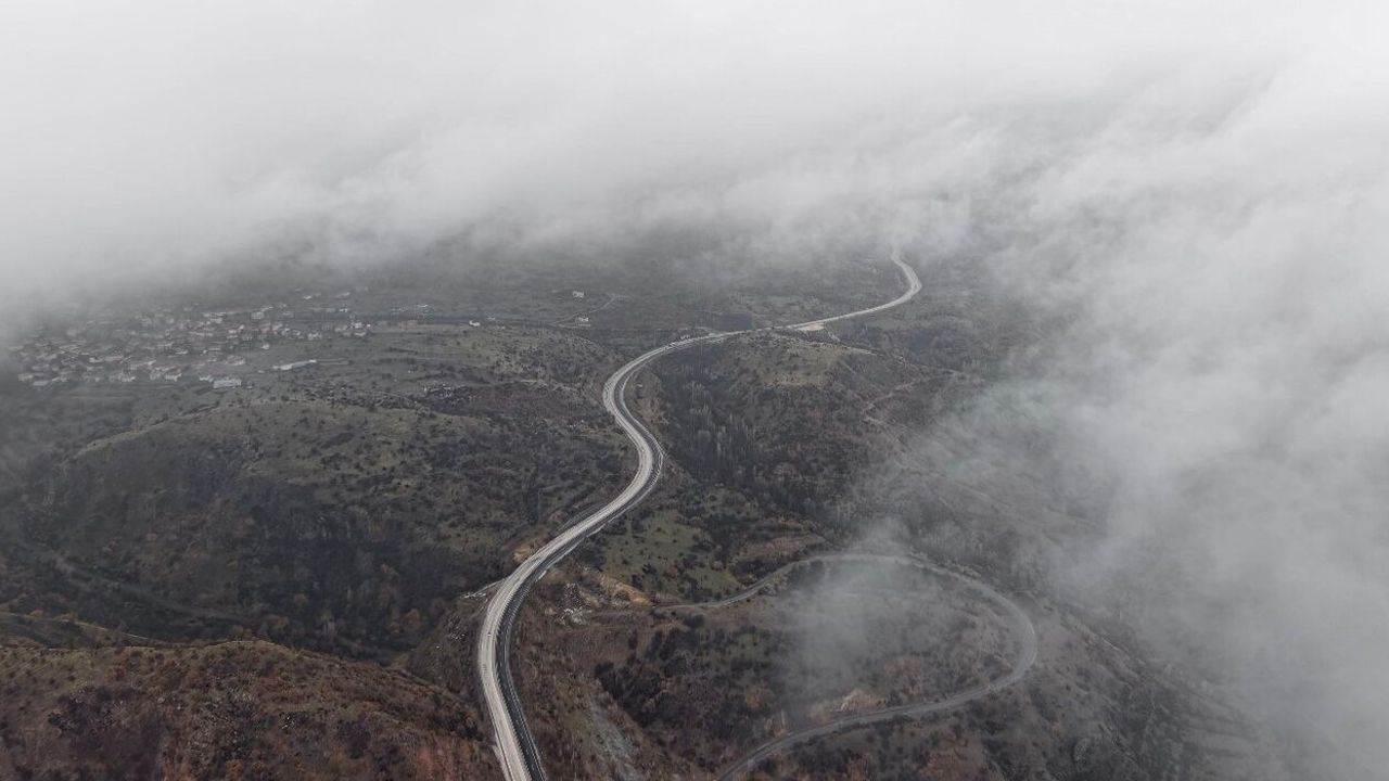 Çankırı'da Yüksek Rakımlarda Sabah Sisleri Etkili Oldu