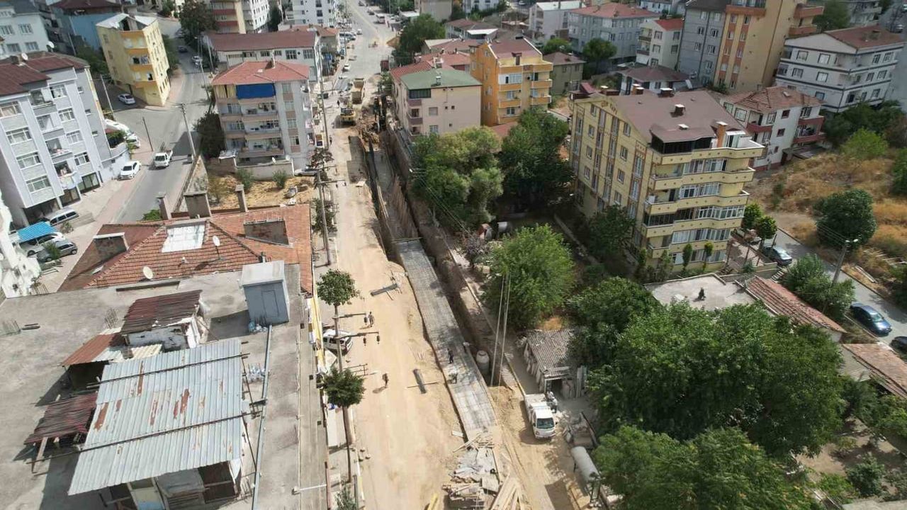 Çayırova Belediyesi 2025'te Üstyapı Yatırımlarına Hız Verdi: Yaklaşık 18 Bin Ton Asfalt Serimi