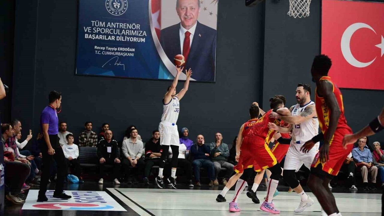 Çayırova Belediyesi, Türkiye Basketbol Ligi'nde Göztepe'yi 87-78 mağlup etti