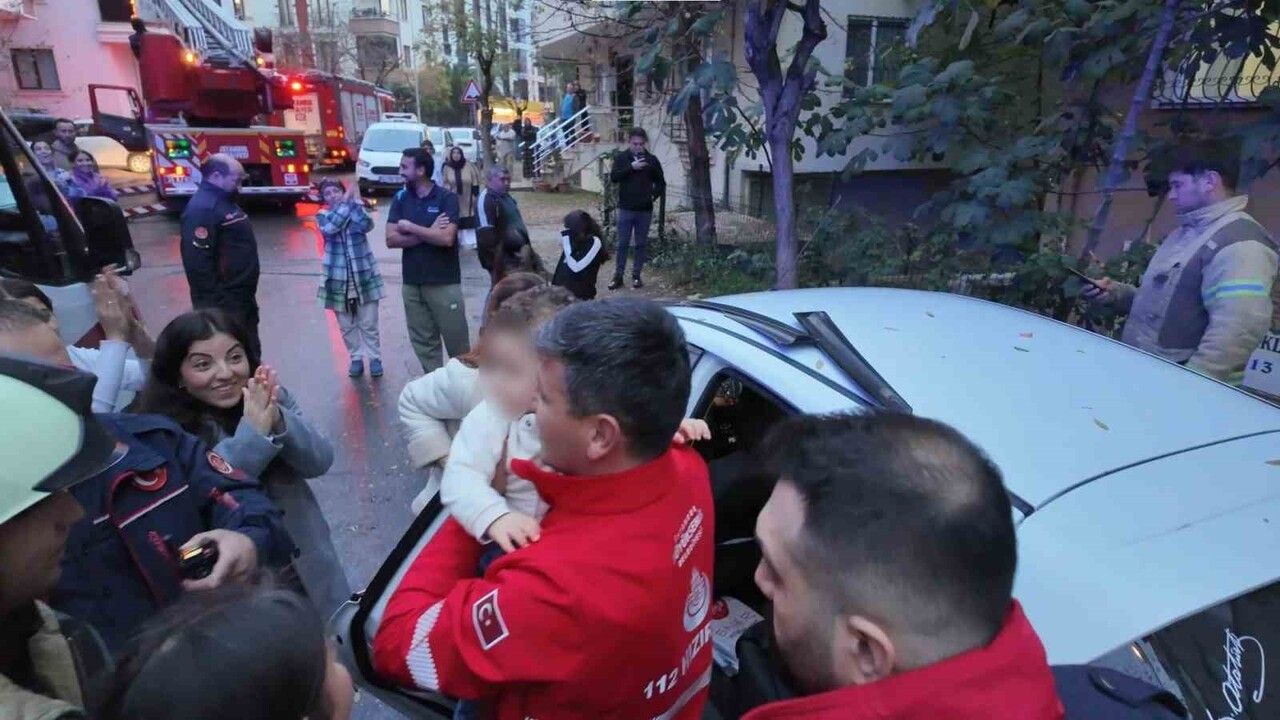 Çekmeköy'de otomobilde unutulan bir buçuk yaşındaki bebek itfaiye tarafından kurtarıldı