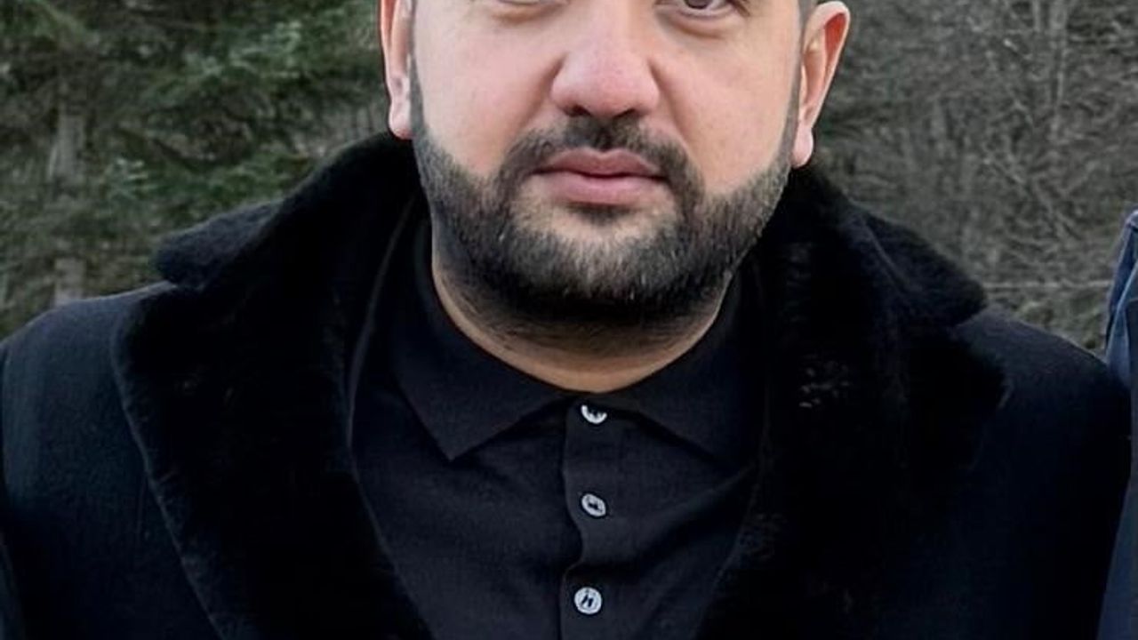 Cemil Demirel, Pınarbaşı'nda İhtiyaç Sahibi Çocuklara Kışlık Mont Dağıttı