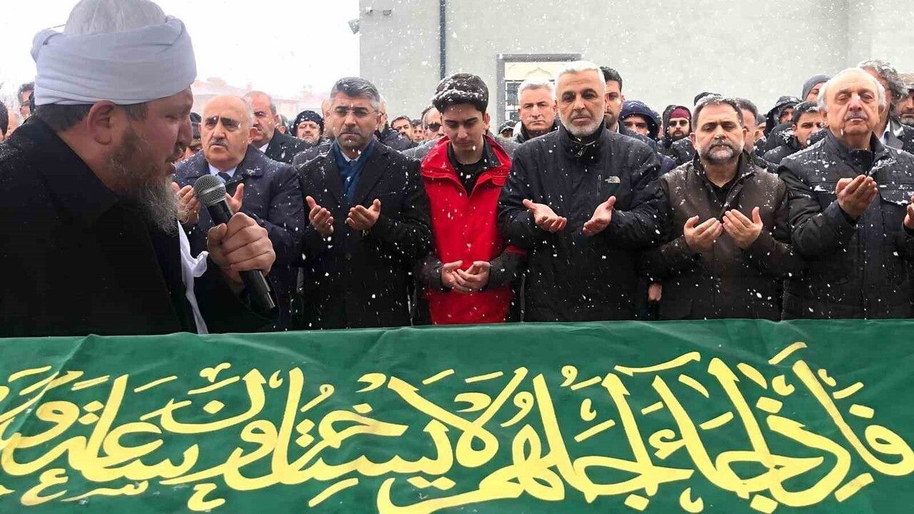 Cengiz Tosun’un annesi Şengül Tosun dualarla toprağa verildi