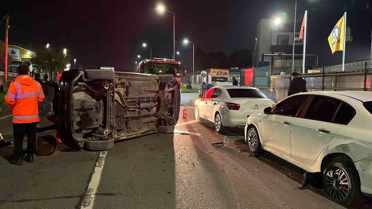 Çerkezköy'de alkollü sürücü park halindeki araçlara çarpıp otomobili yan yatırdı