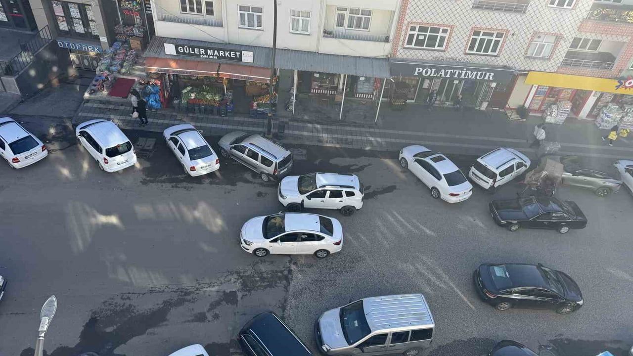 Çermik'te artan trafik sıkışıklığı: Vatandaşlar kalıcı çözüm talep ediyor