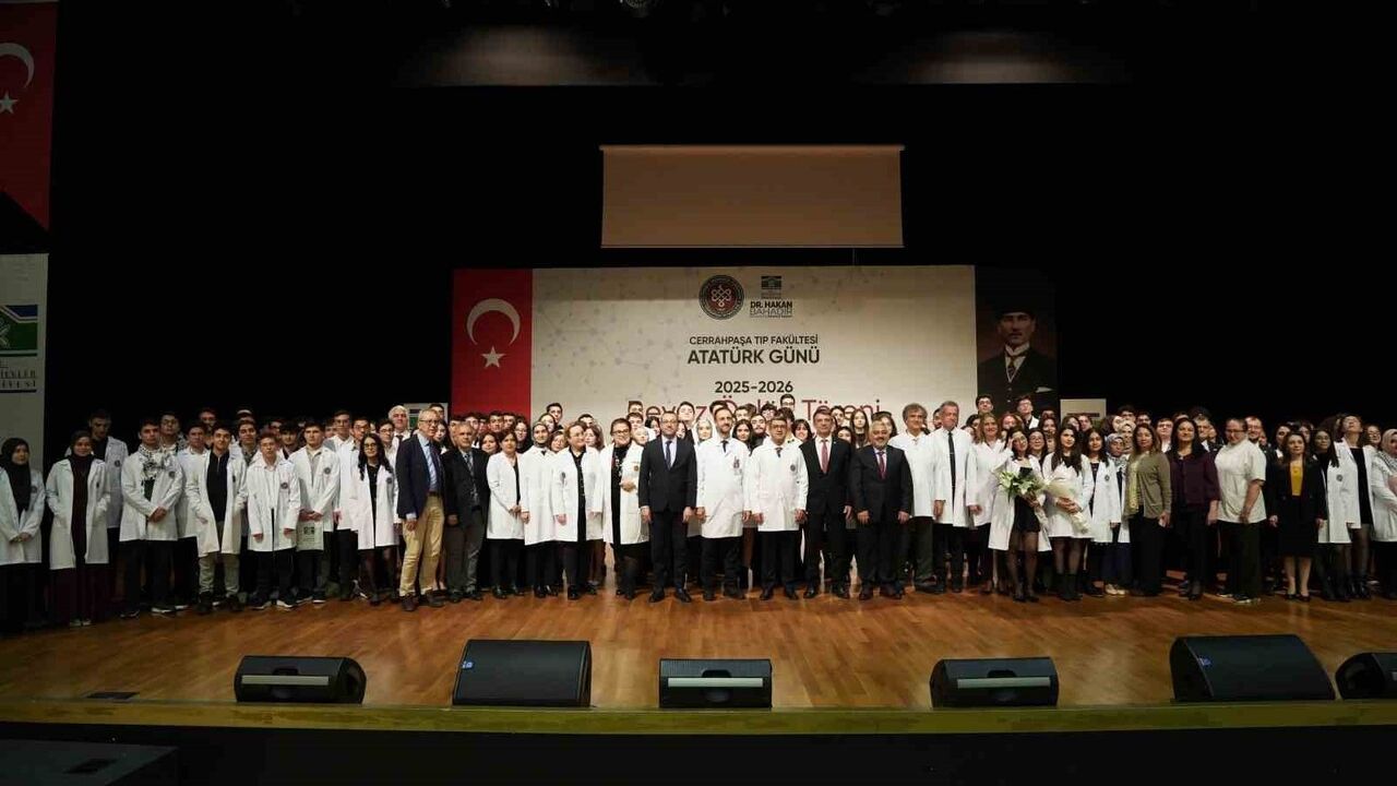 Cerrahpaşa Tıp Fakültesi öğrencileri Bahçelievler'de beyaz önlük giydi