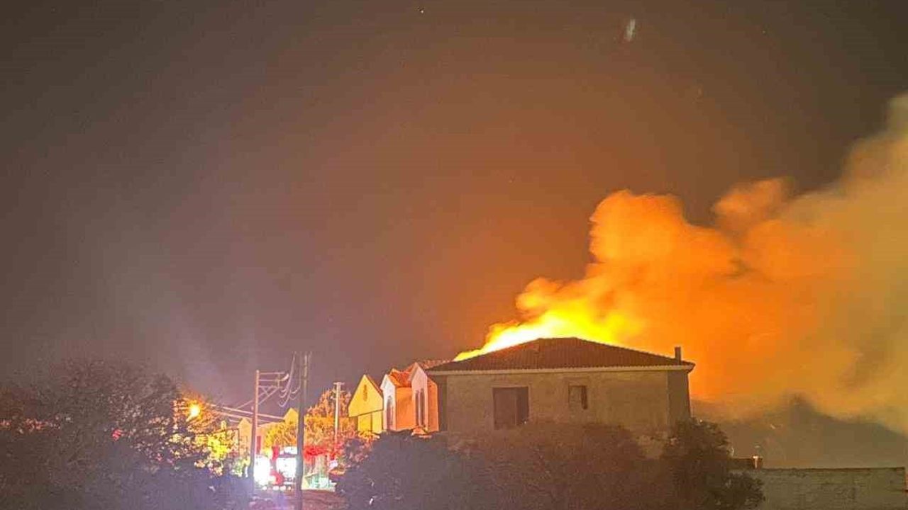 Çeşme Ovacık'ta villada çıkan yangın itfaiye tarafından kontrol altına alındı