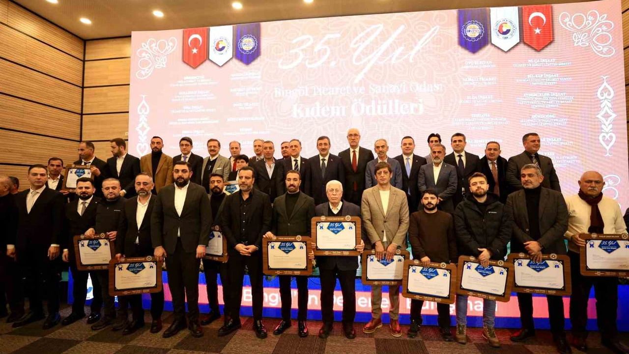 Cevdet Yılmaz: Türkiye, savaş ve belirsizliklere rağmen 'istikrar adası' olarak büyümeye devam ediyor