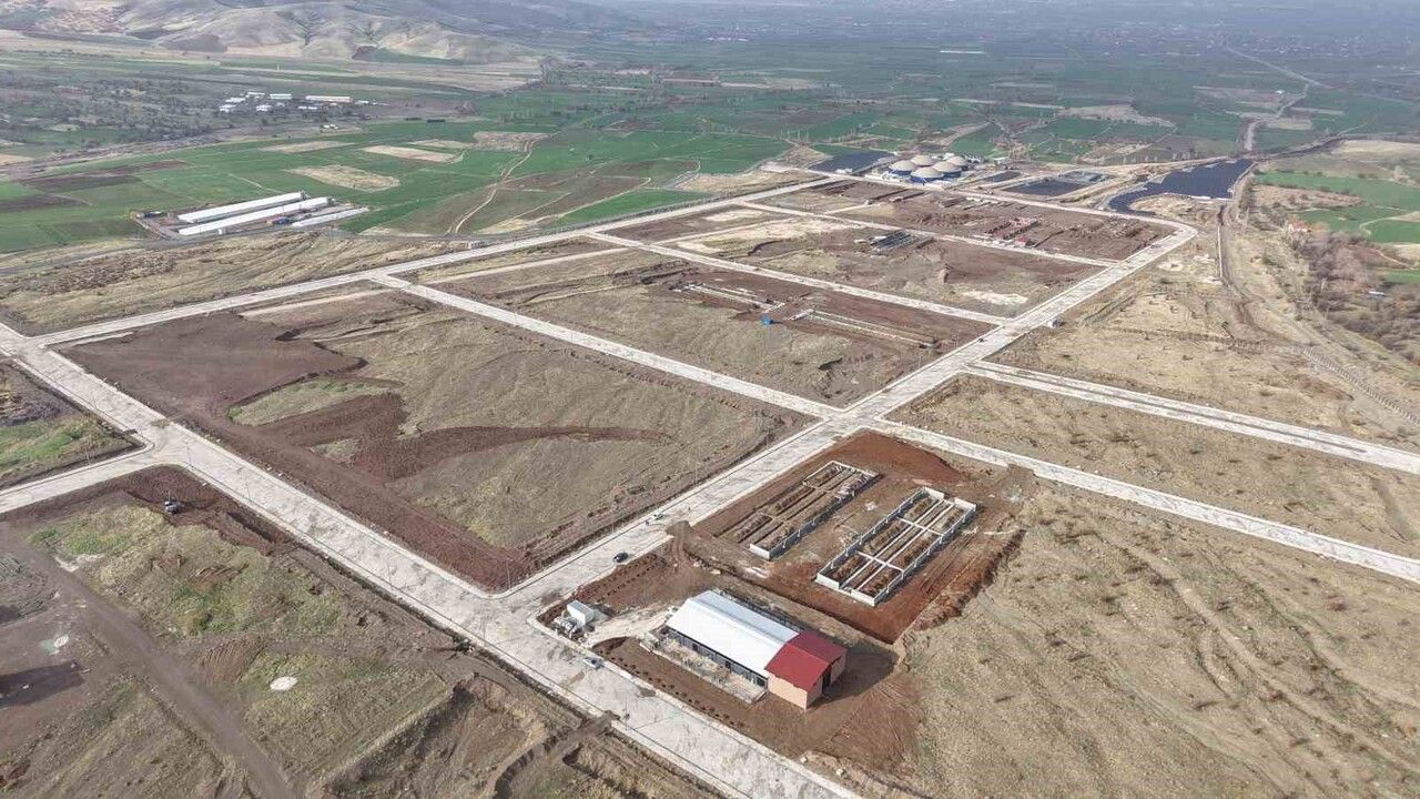 Cevizdere Besi OSB'de altyapı tamamlandı: 61 işletme, yıllalık 4.500 ton et ve 1.250 kişilik istihdam hedefi