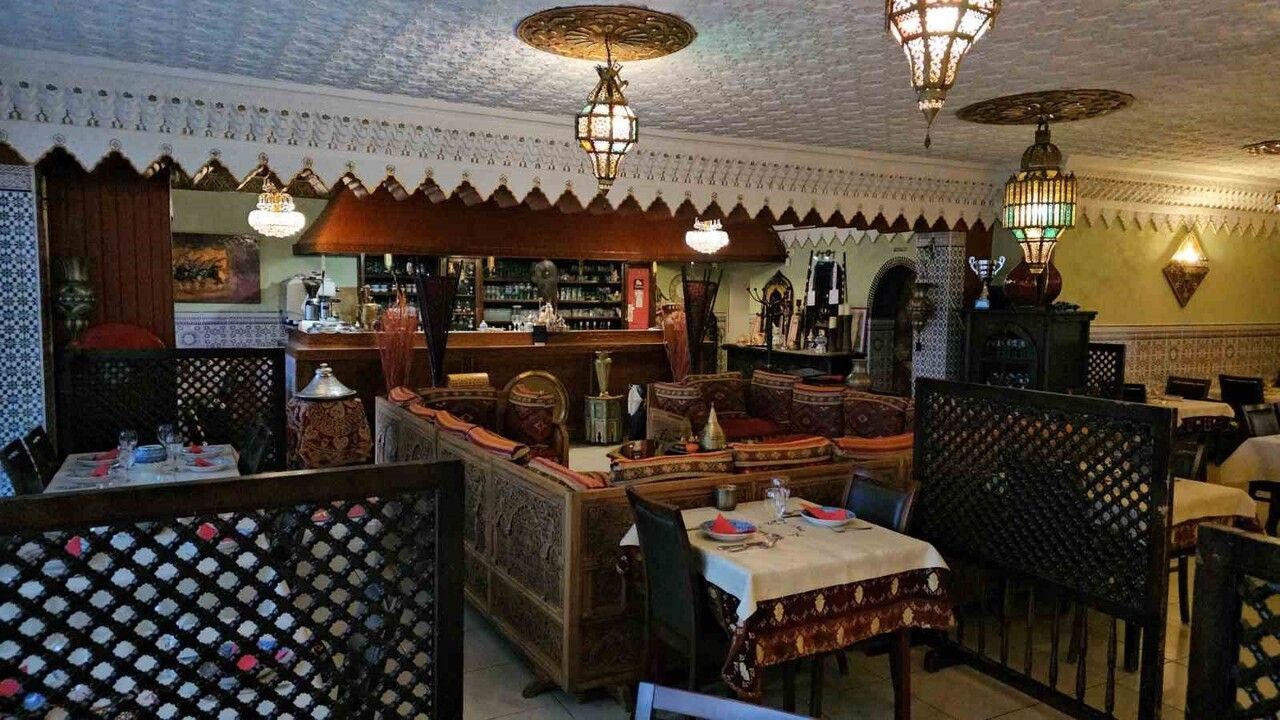Charleroi'de aile restoranı alkolü menüden çıkardı; işletmeci ırkçı saldırıların hedefi oldu