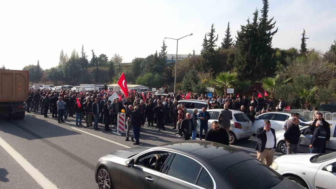 CHP’den istifa eden Mersin Milletvekili Hasan Ufuk Çakır memleketinde coşkuyla karşılandı