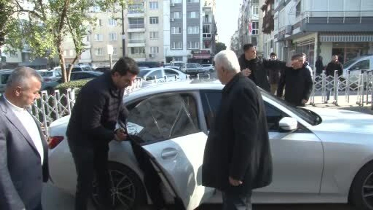 CHP Genel Başkanı Özgür Özel, Manisa'da Gülşah Durbay ailesiyle taziyeleri kabul etti