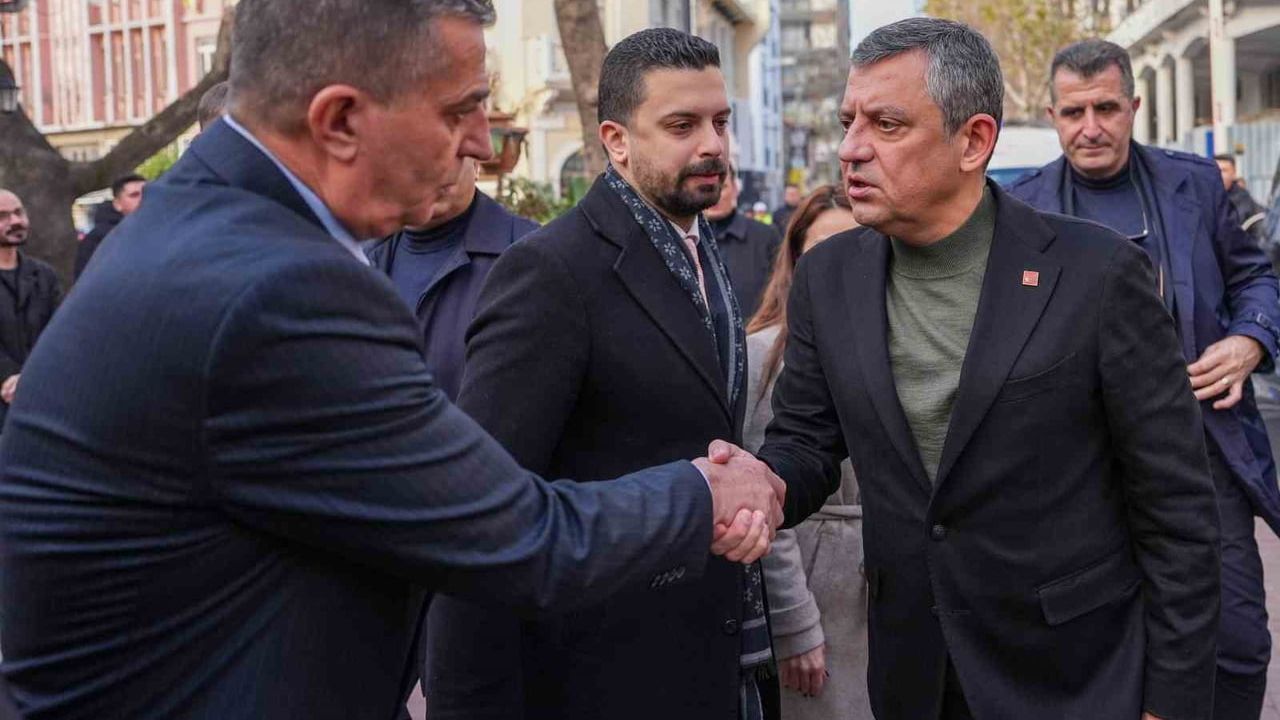 CHP Lideri Özgür Özel’den Şehzadeler Belediyesi’ne Taziye Ziyareti
