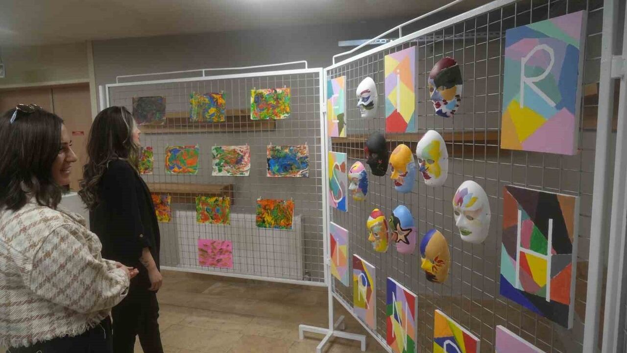Çifte Dezavantajdan Çifte Güce: 12 Özel İhtiyaçlı Kızın Eserleri Erzurum'da Sergilendi