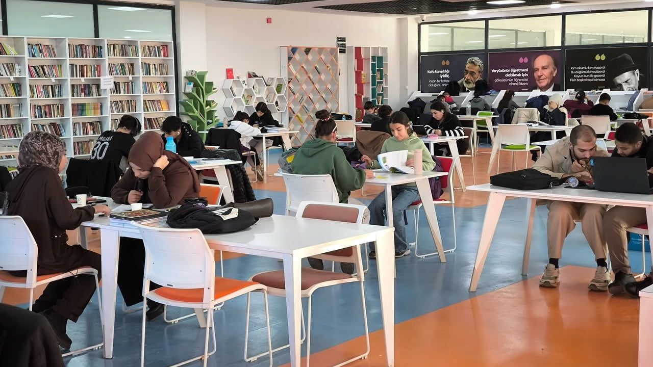 Çilesiz Kütüphanesi, Yeşilyurt’ta Gençlerin Buluşma Noktası Haline Geldi