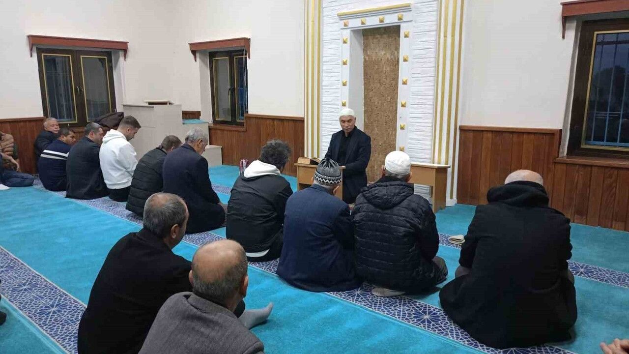 Çine Kuruköy Mahallesi Camii'nde sabah namazı buluşması: Diyanet'in haftalık programı sürüyor