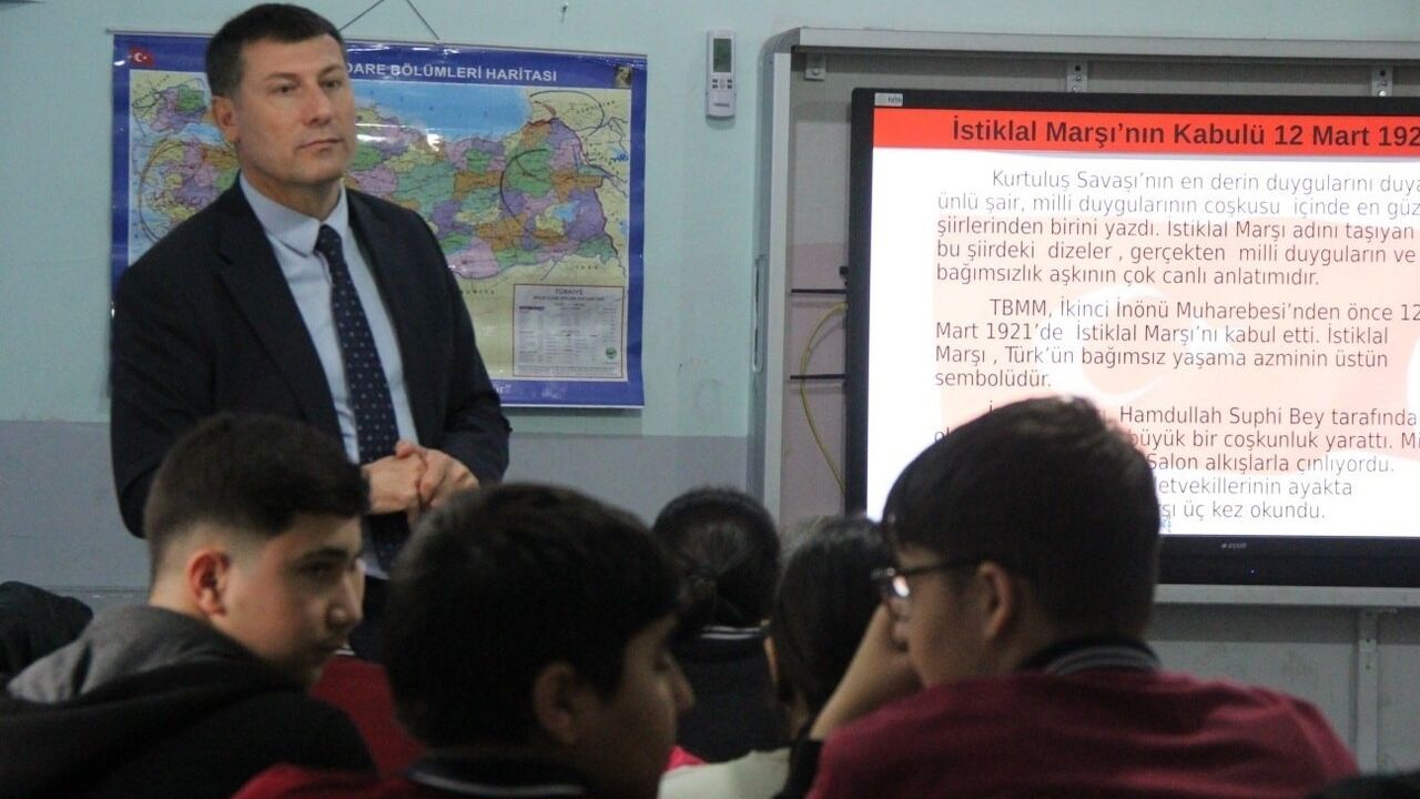 Cizre’de Şahan İke, MEBİ’nin eğitimdeki katkılarını öğrencilere anlattı