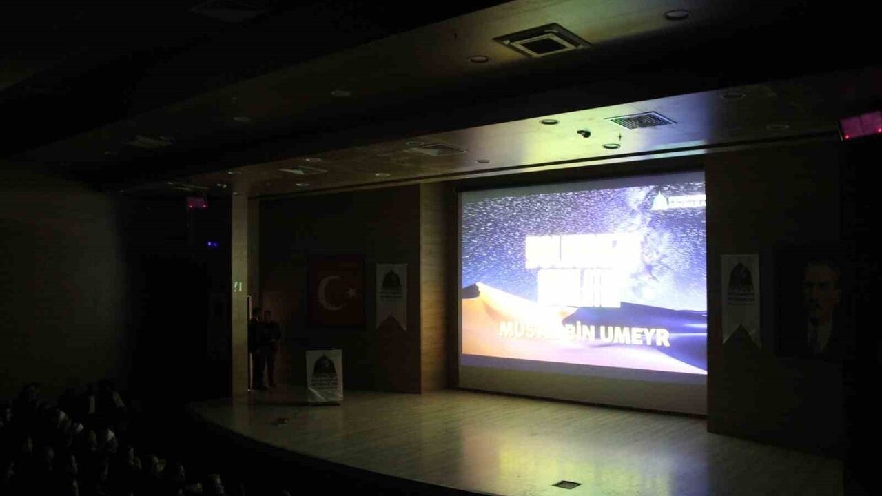 Cizre'de "Yolumuzu Aydınlatan Yıldızlar" programı düzenlendi