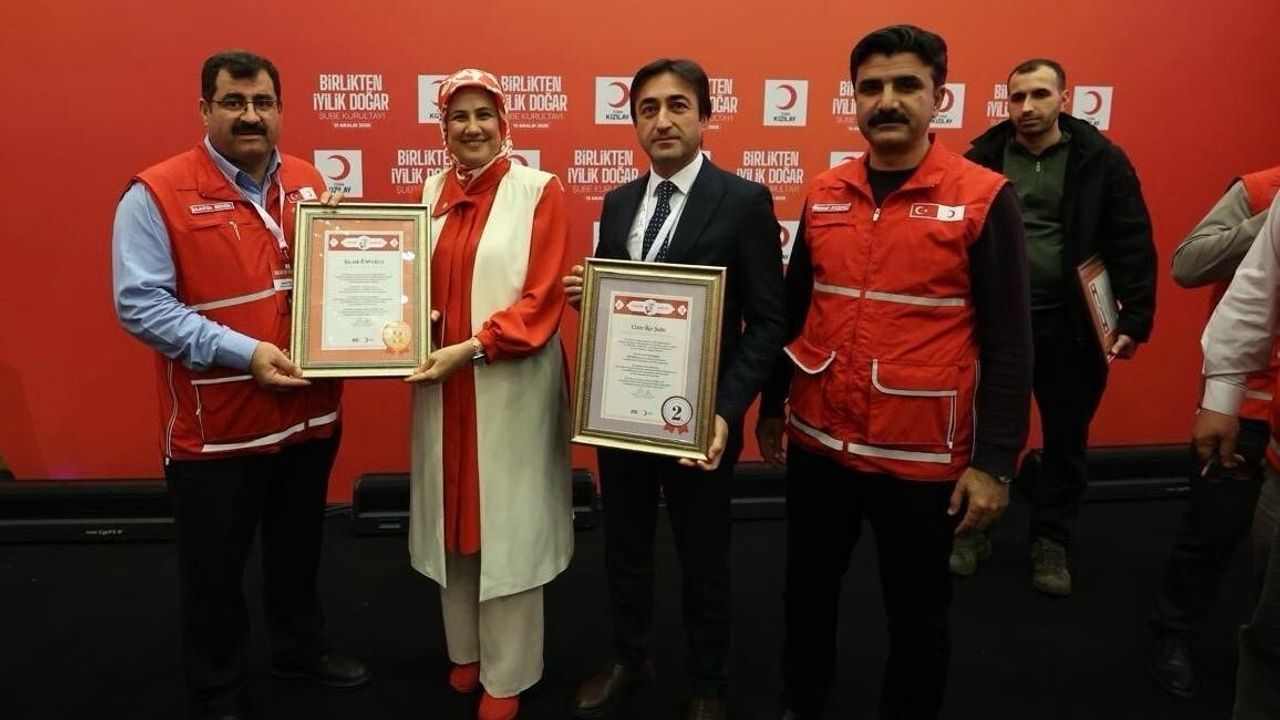 Cizre Kızılay Şubesi, 2024 Genel Kurulunda Bağış ve Gönüllü Çalışmalarında İki Türkiye Derecesi Kazandı