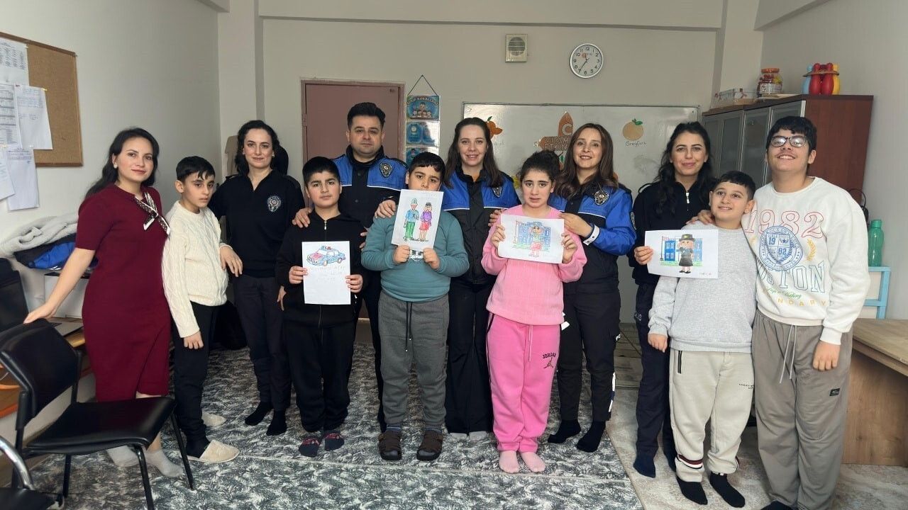 Cizre Polisi, Ahmet-i Hani Ortaokulu'nda özel öğrencilere yönelik etkinlik düzenledi