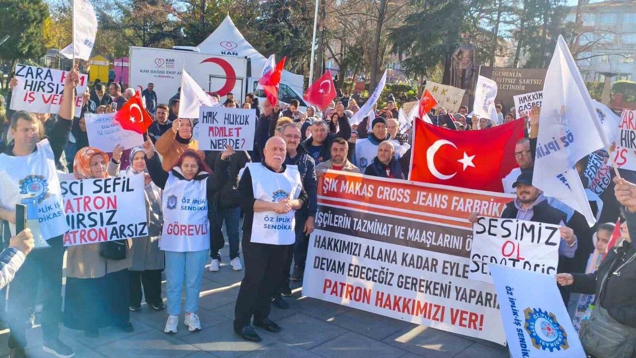 Çorlu'da İşten Çıkarılan İşçiler Heykel Meydanı'nda Hak Arayışı Eylemi