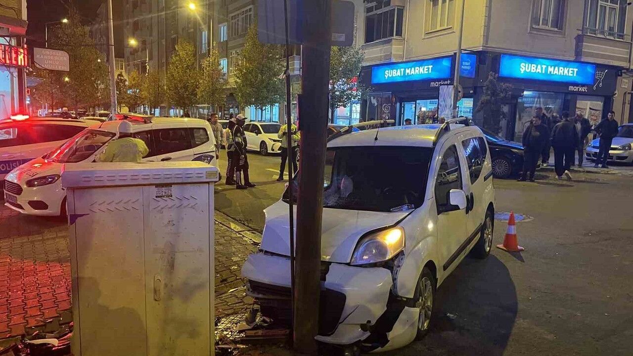 Çorlu'da motosiklet ile hafif ticari araç çarpıştı; sürücü ağır yaralandı