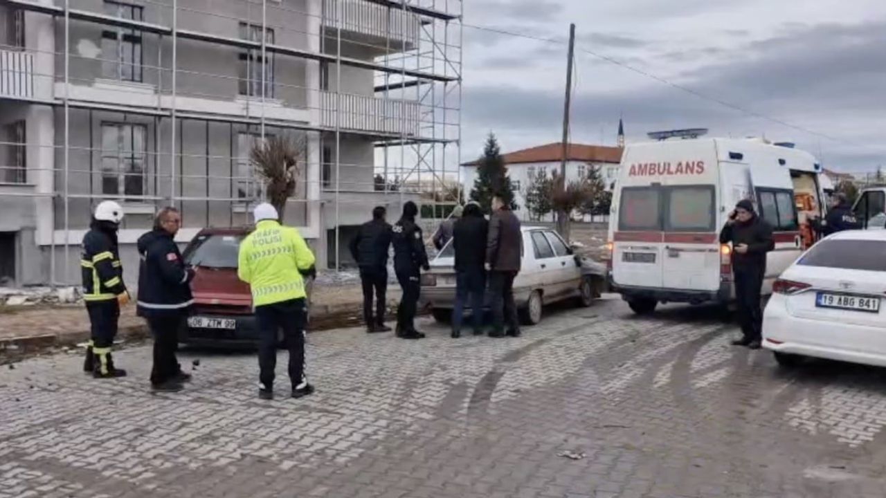 Çorum Alaca'da iki otomobilin çarpışması sonucu 1 kişi yaralandı
