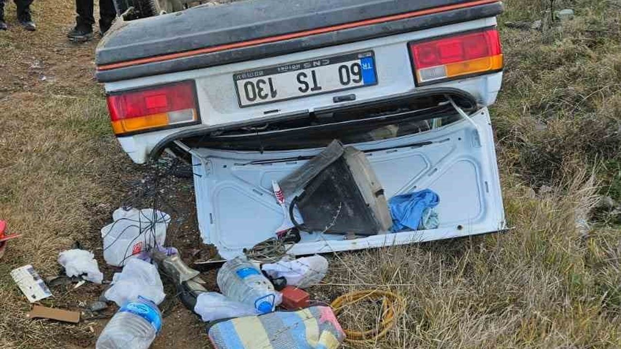 Çorum Alaca'da otomobil şarampole yuvarlandı: 2 yaralı