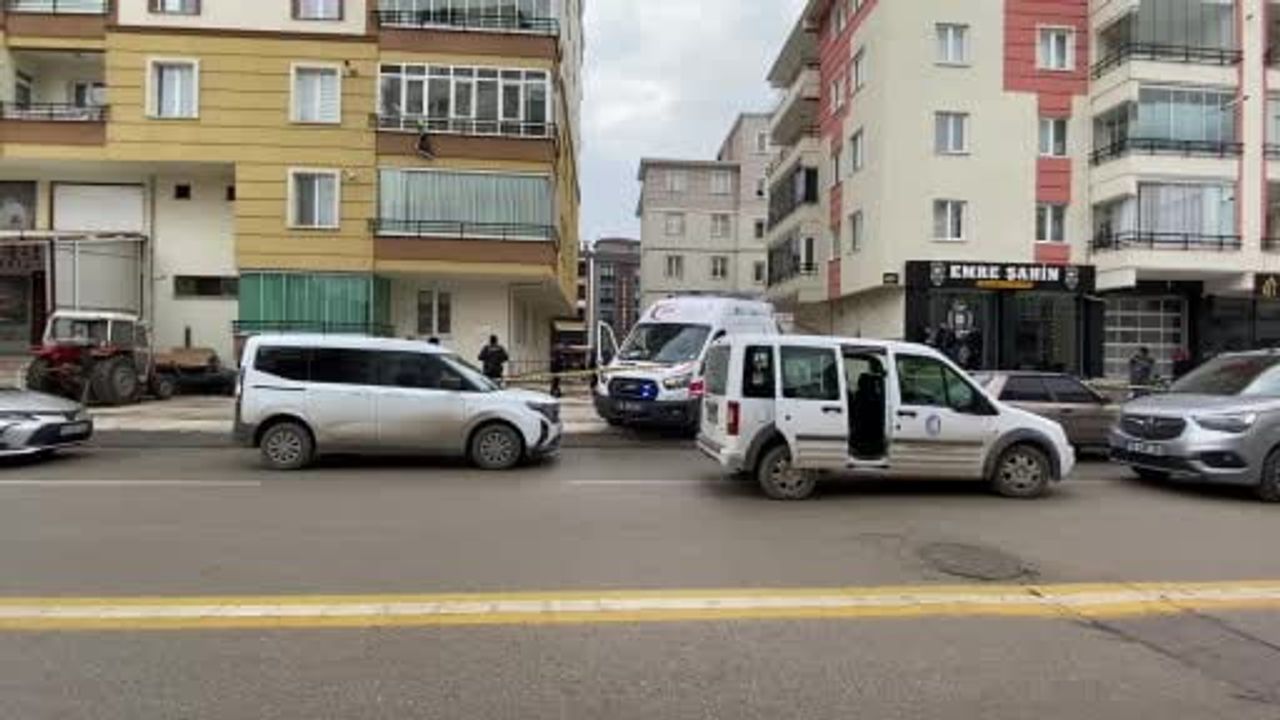 Çorum'da 8. kattan düşen 50 yaşındaki adam hayatını kaybetti