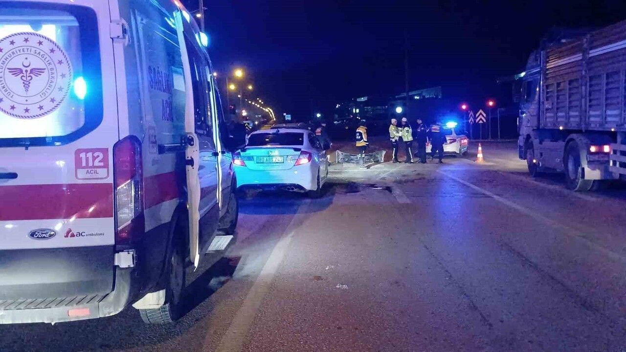 Çorum’da kırmızı ışıkta zincirleme kaza: 2 jandarma personeli yaralandı