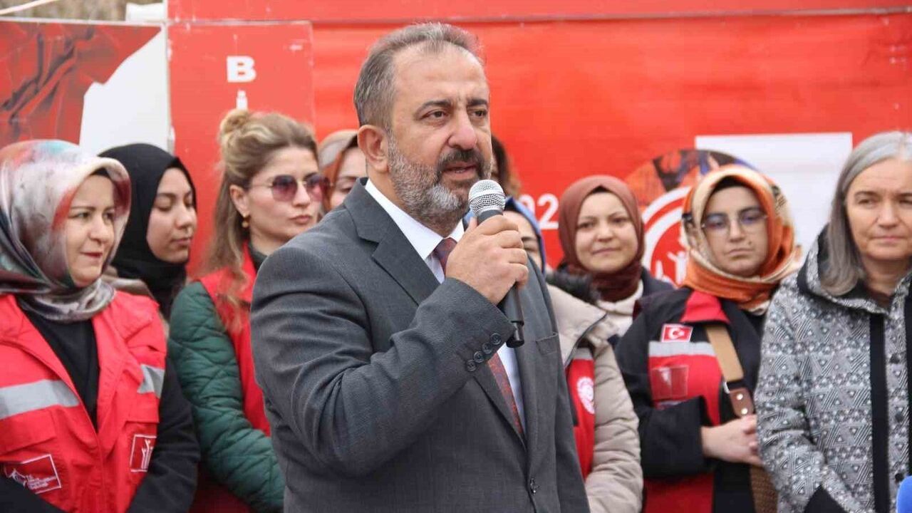 Çorum’da koruyucu aile farkındalığı toplu taşıma ve duraklarda artırılıyor