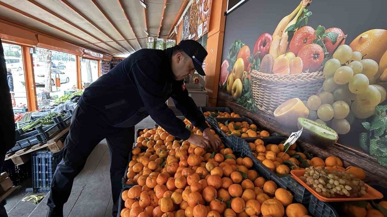 Çorum'da manav ve market denetimleri: 105 işletme kontrol edildi, 30 uyarı