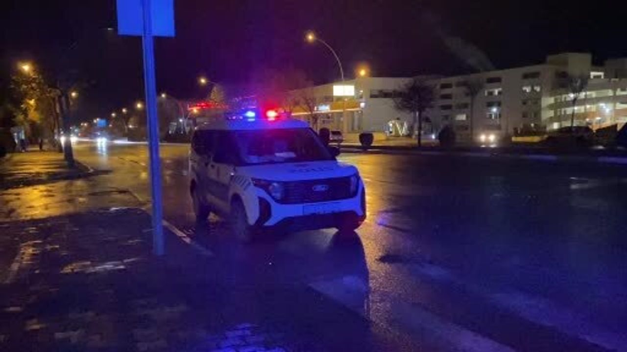 Çorum'da motosikletin yaya çarpması sonucu iki kişi yaralandı