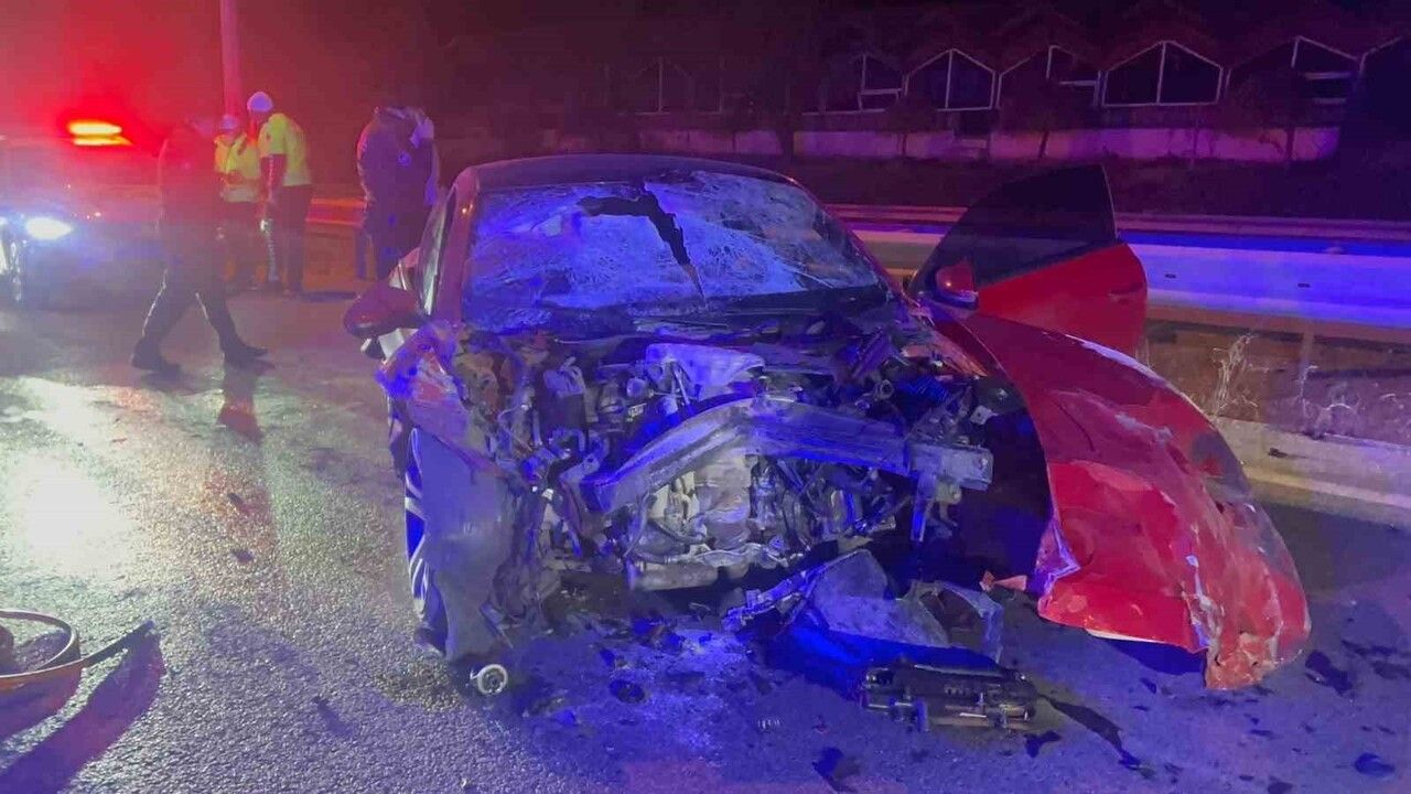 Çorum’da otomobil tıra çarptı: Yolcu Yaşar Kağan Akgül (22) yaşamını yitirdi