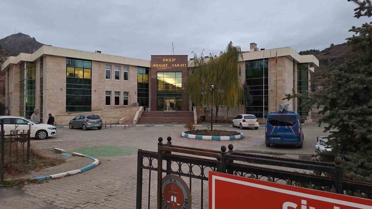 Çorum İskilip’te jandarma düğünlerde havaya ateş edenlere operasyon: 11 gözaltı, çok sayıda silah ele geçirildi