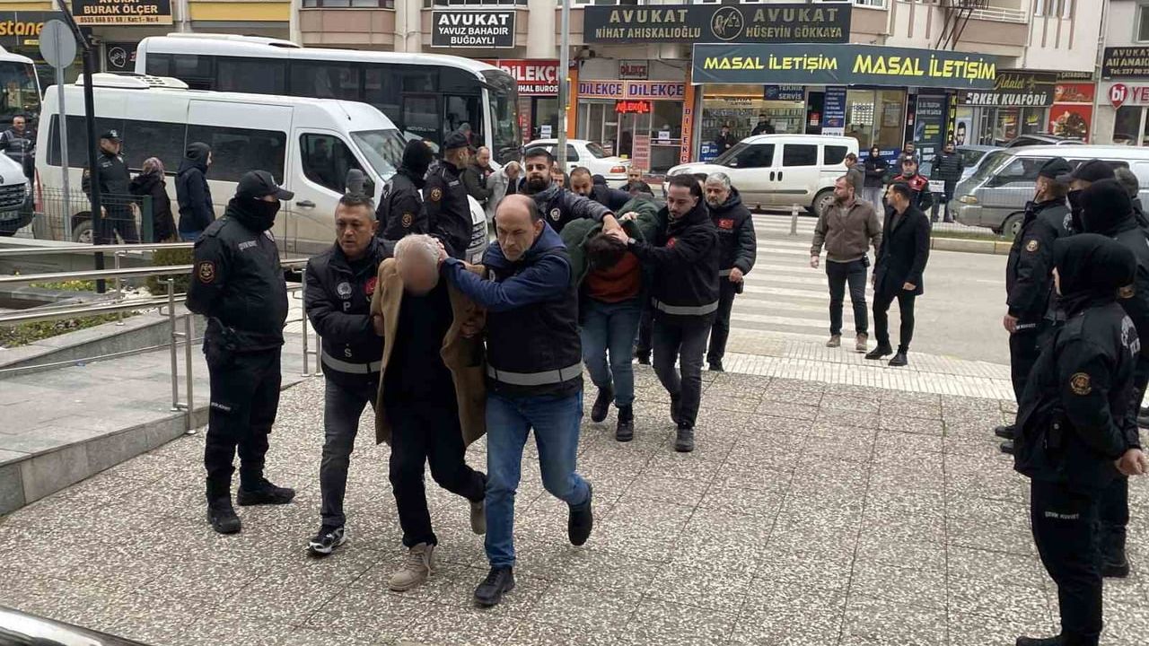 Çorum merkezli araç dolandırıcılığı şebekesine 5 ilde operasyon: 14 gözaltı, 58 araca el konuldu