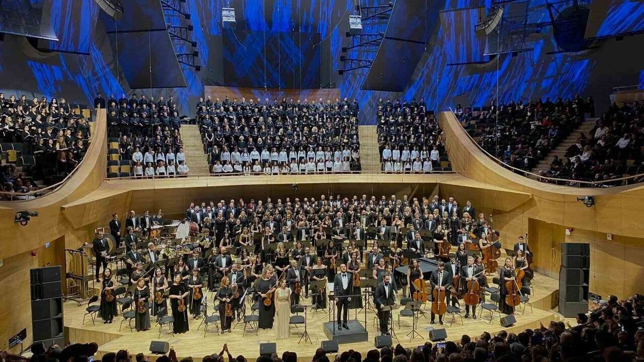 CSO'nun 200. yılı Dünya Koro Günü'nde 500 koristle Carmina Burana yorumu