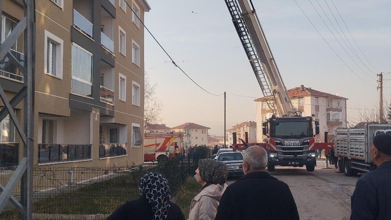 Çubuk’ta apartman dairesinde çıkan yangın itfaiye ekiplerince kontrol altına alındı