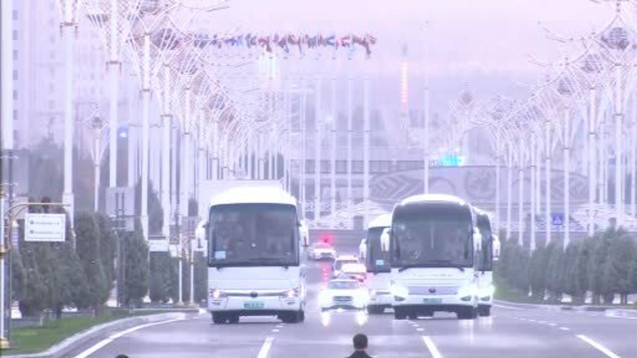 Cumhurbaşkanı Erdoğan Aşkabat’ta Tarafsızlık Anıtı’na Çelenk Koyma Törenine Katıldı