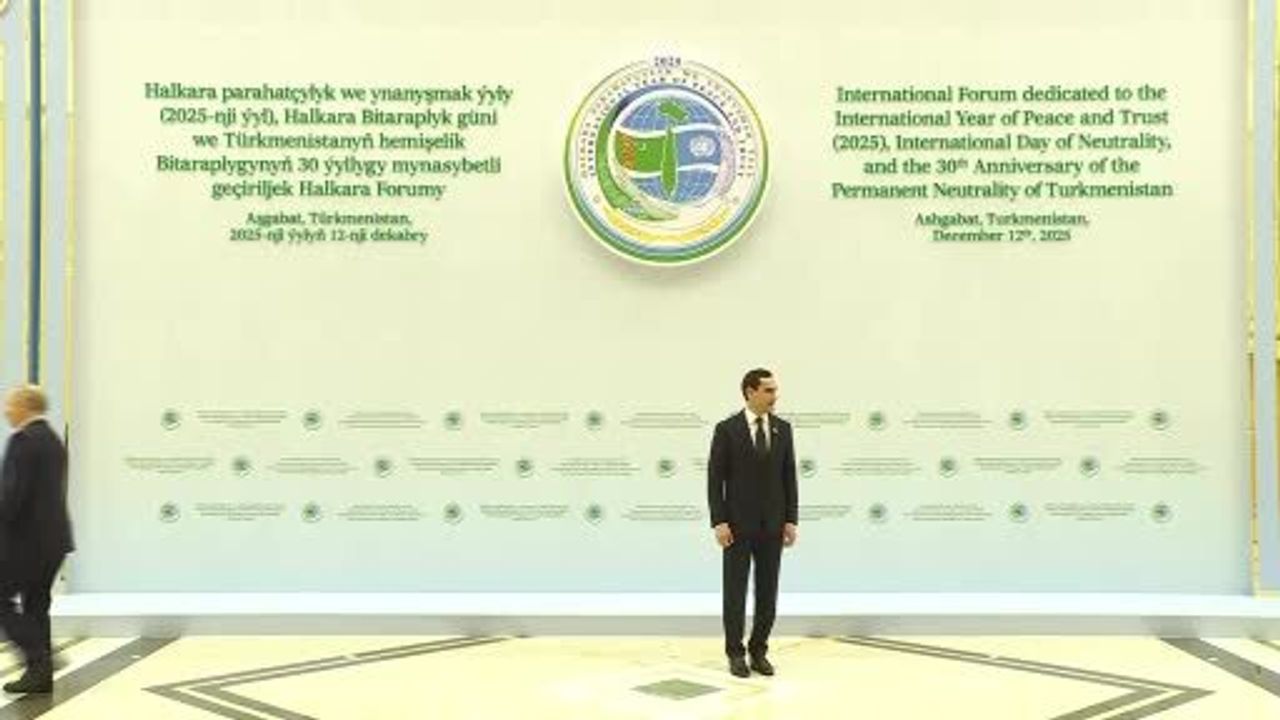 Cumhurbaşkanı Erdoğan, Uluslararası Barış ve Güven Forumu'nda aile fotoğrafına katıldı