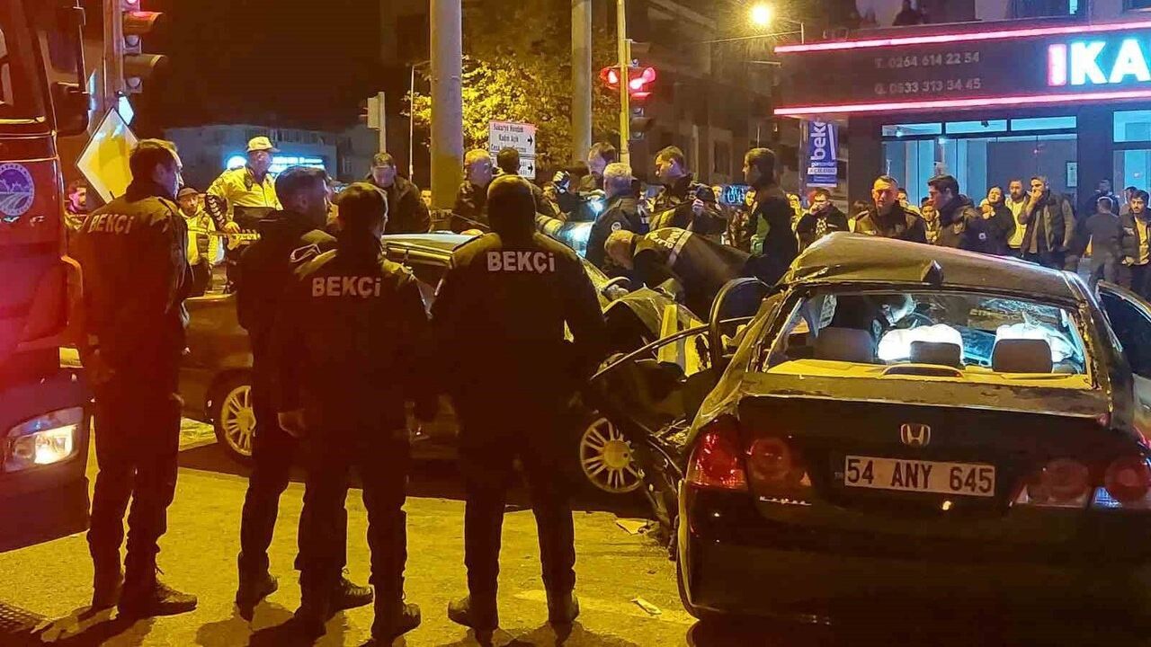 D-100 (Hendek) kaza: 1 ölü, 2’si ağır 3 yaralı