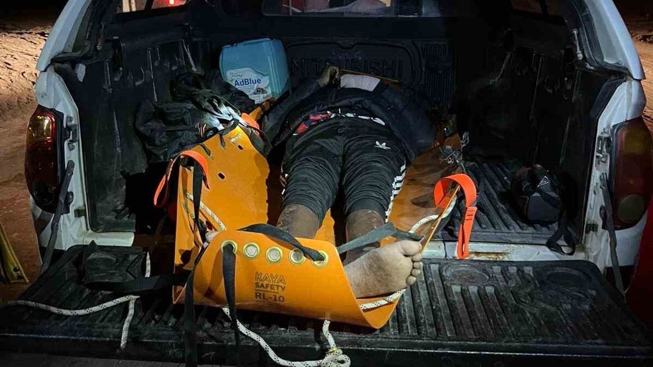 Dalaman Kapukargın’da sarp arazide yaralanan göçmen AFAD tarafından kurtarıldı