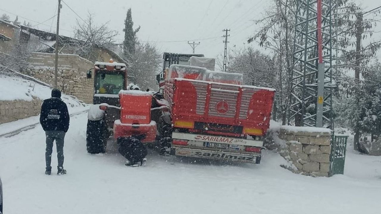 Darende'de Yoğun Kar Yağışı Ulaşımı Etkiledi