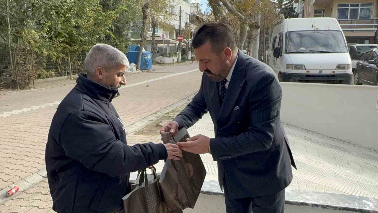 Darıca'da temizlik görevlisi 60 bin dolar bulan poşeti polise teslim etti