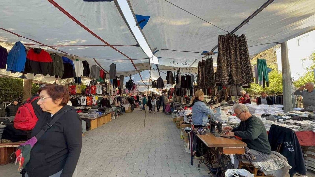 Datça Pazarı'nın değişmeyen yüzü: 33 yıldır tezgahını açan İsmail Tonka