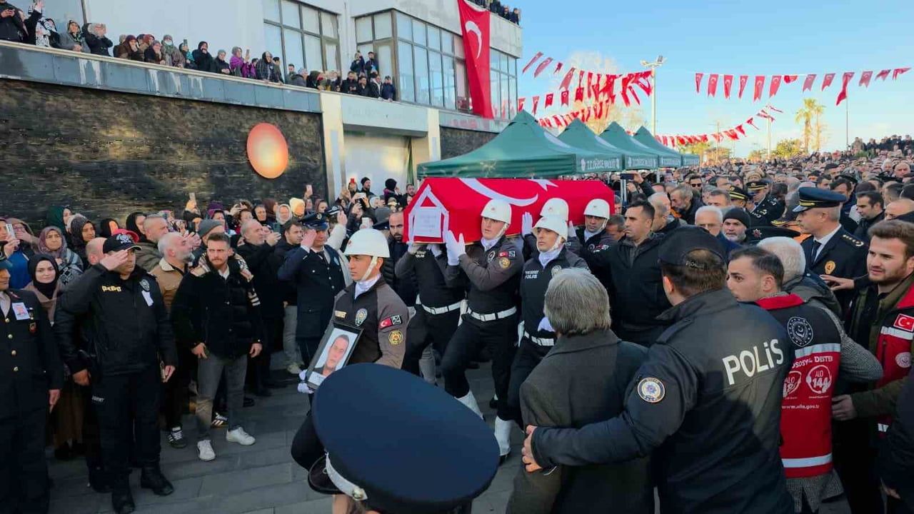 DEAŞ operasyonunda şehit olan polis memuru Turgut Külünk Akçakoca’da toprağa verildi